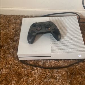 Xbox 1s used a little dirty 1 controller all cords